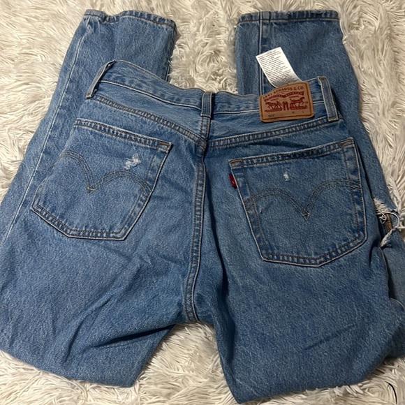 Sold - Picture 3 of 5